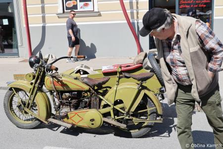 Mednarodna revija starodobnikov v Kamnik privabila ljubitelje klasičnih vozil (72)